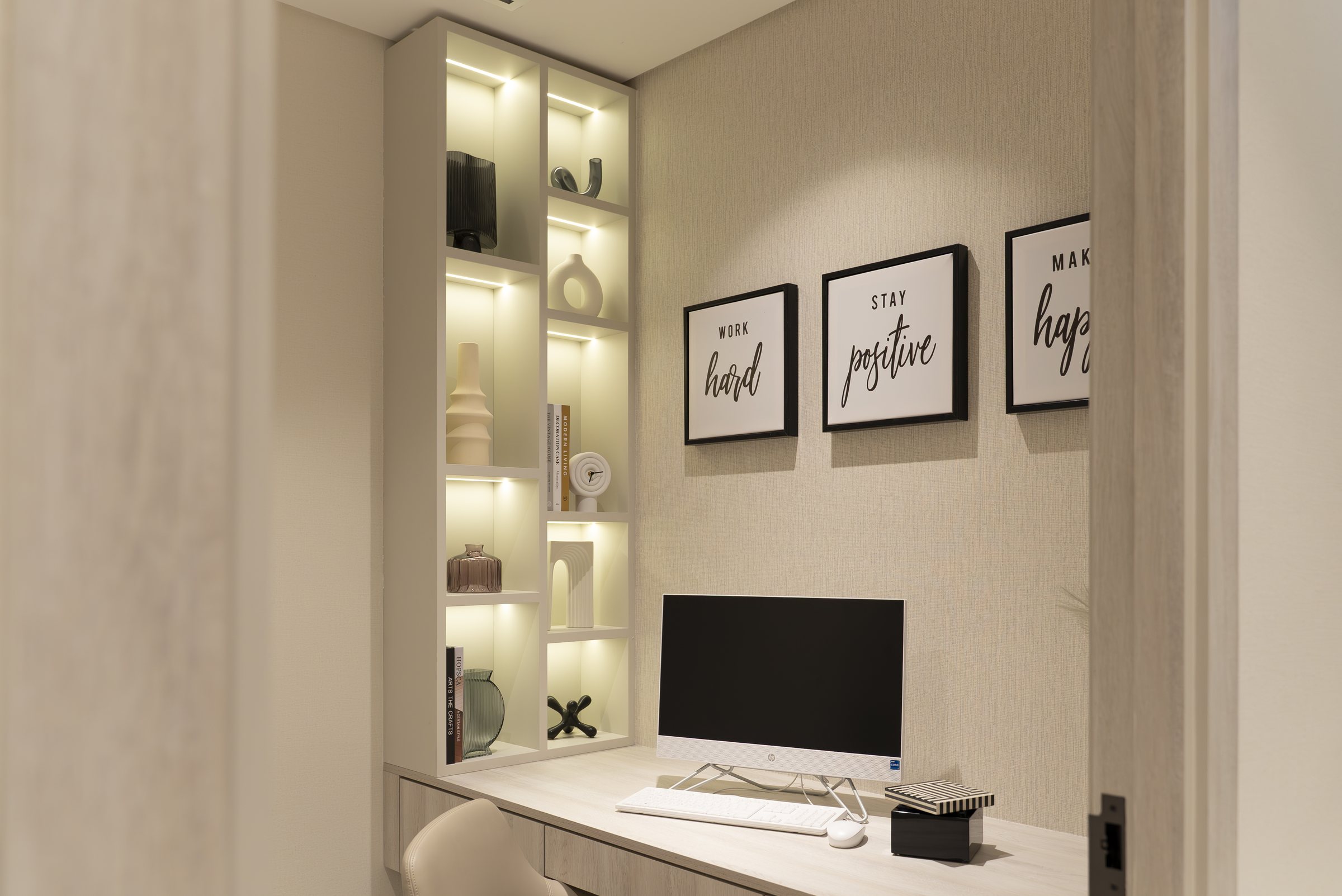 Show apartment: the study nook